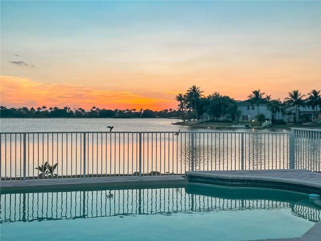  4 BR,  3.00 BTH &nbsp; style home in Hollywood