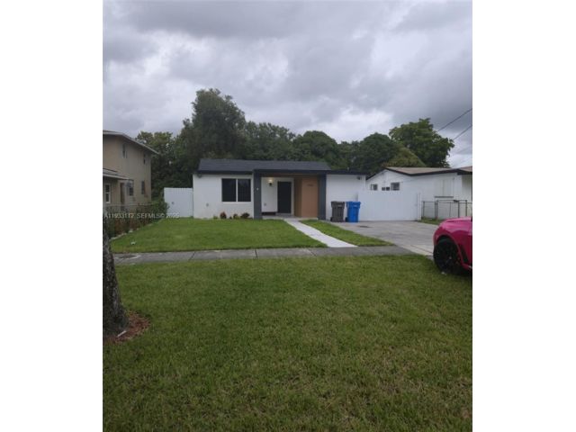  3 BR,  1.00 BTH &nbsp; style home in Hollywood