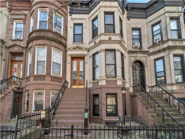  7 BR,  3.00 BTH &nbsp;Multi-family style home in Sunset Park