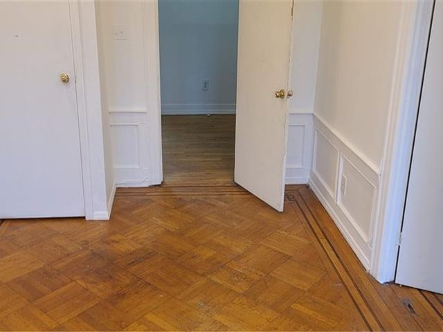  1 BR,  1.00 BTH &nbsp;Multi-family style home in East Flatbush