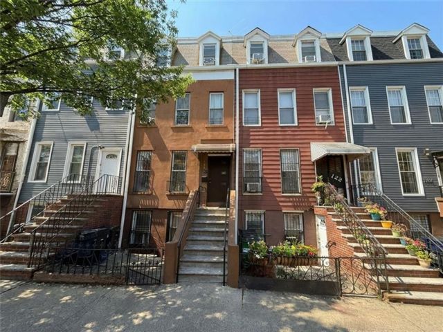  5 BR,  0.00 BTH &nbsp;Multi-family style home in Clinton Hill