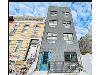  8 BR,  8.00 BTH &nbsp;Multi-family style home in Crown Heights