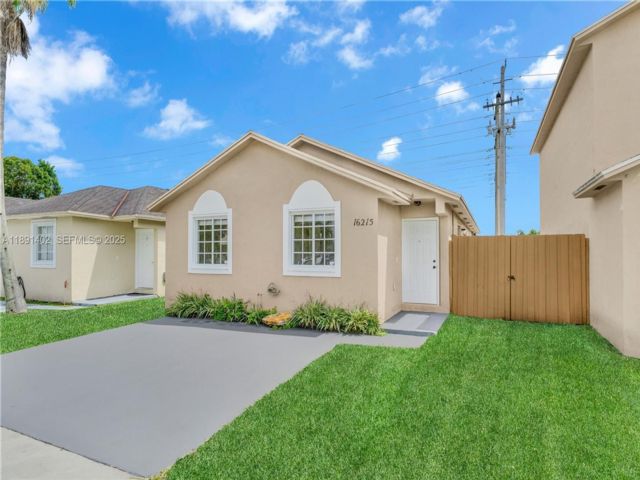  3 BR,  2.00 BTH &nbsp; style home in Miami