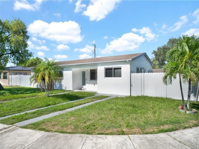  3 BR,  1.00 BTH &nbsp; style home in Homestead