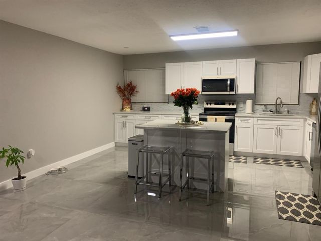  5 BR,  2.00 BTH &nbsp; style home in Lake Worth