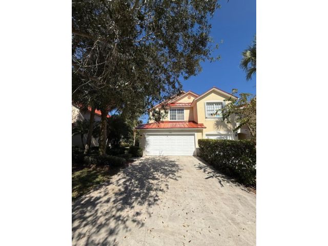  3 BR,  2.50 BTH &nbsp; style home in Green Acres