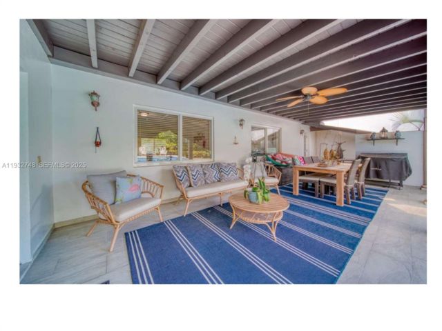  5 BR,  3.00 BTH &nbsp; style home in Pinecrest