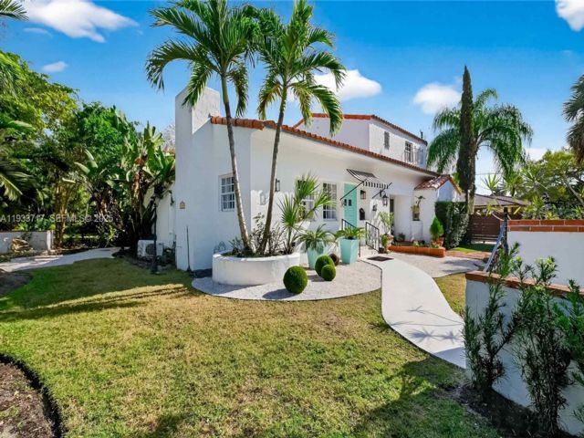  3 BR,  3.50 BTH &nbsp; style home in Miami Shores