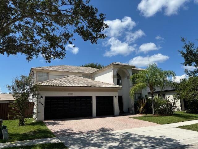  4 BR,  2.50 BTH &nbsp;European style home in Pembroke Pines