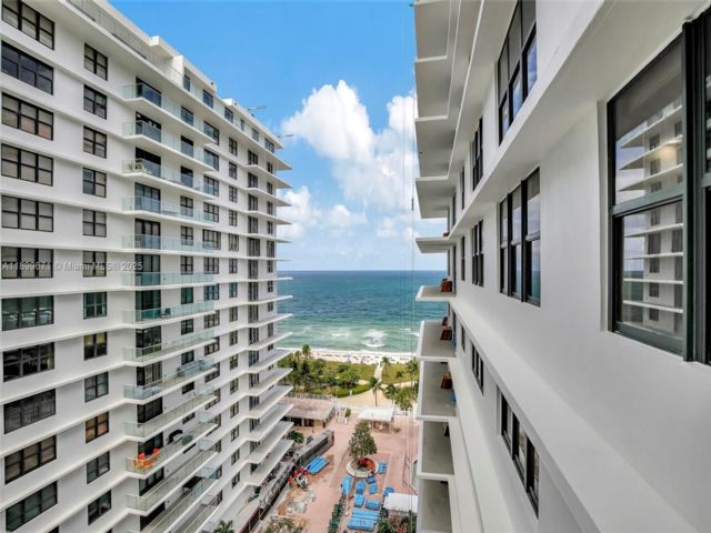  2 BR,  2.50 BTH &nbsp;Condo style home in Bal Harbour