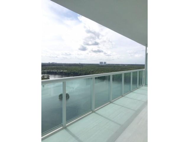  3 BR,  3.00 BTH &nbsp;Condo style home in Sunny Isles Beach