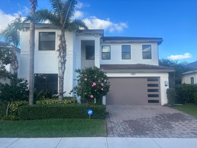  6 BR,  4.00 BTH &nbsp;2 story style home in Lake Worth