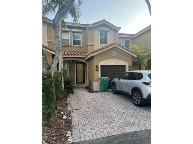  3 BR,  2.50 BTH &nbsp; style home in Kendall