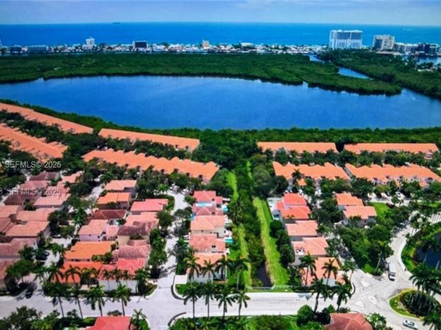  3 BR,  3.00 BTH &nbsp; style home in Hollywood