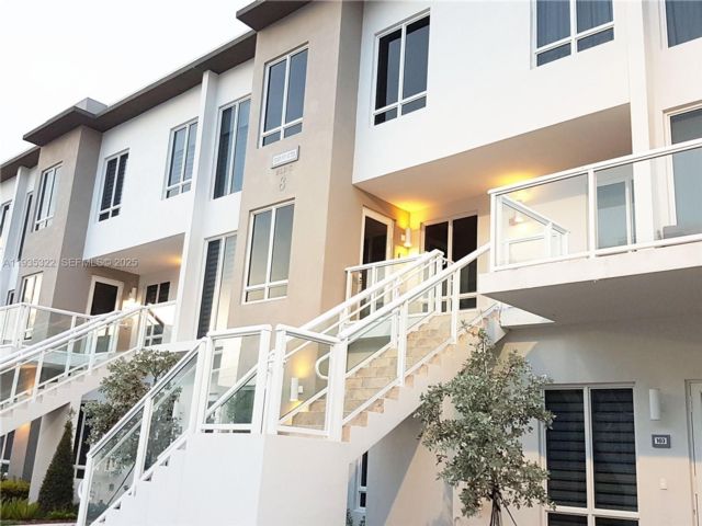  3 BR,  3.00 BTH &nbsp; style home in Medley