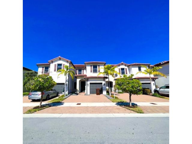  3 BR,  2.50 BTH &nbsp; style home in Hialeah