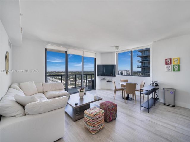  2 BR,  2.00 BTH &nbsp; style home in Miami