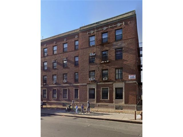  2 BR,  1.00 BTH &nbsp;Co-op style home in Bensonhurst