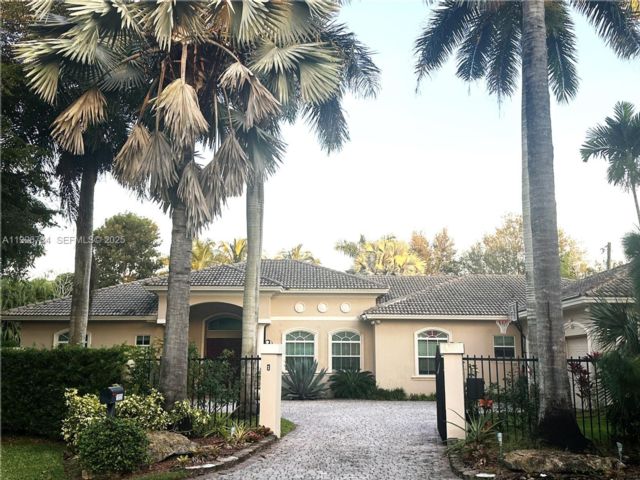  4 BR,  4.00 BTH &nbsp; style home in Palmetto Bay
