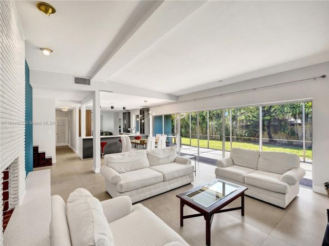  3 BR,  2.00 BTH &nbsp; style home in Miami