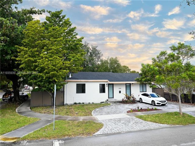  4 BR,  2.00 BTH &nbsp; style home in West Miami