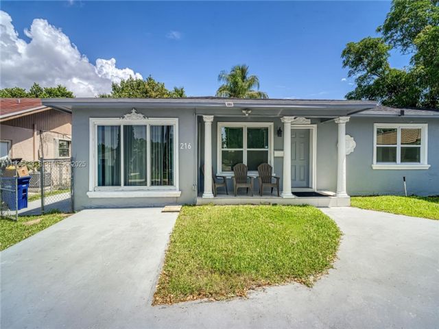  4 BR,  2.00 BTH &nbsp; style home in Hallandale Beach