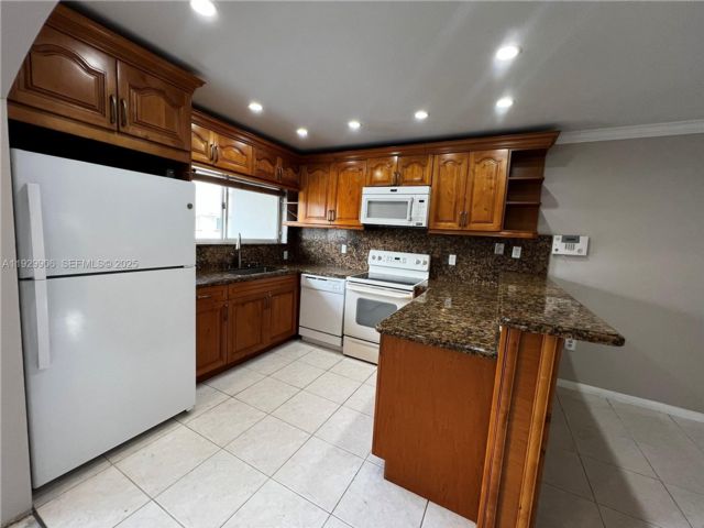  3 BR,  2.00 BTH &nbsp; style home in Miami