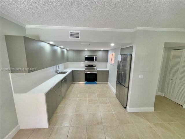  3 BR,  2.00 BTH &nbsp; style home in Miami