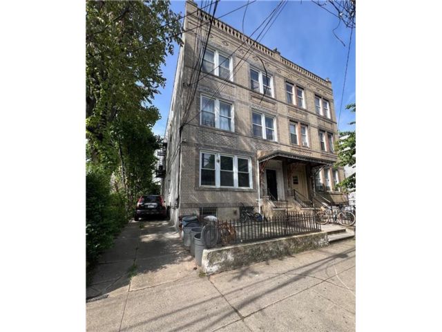 11 BR,  0.00 BTH &nbsp;Multi-family style home in Bensonhurst