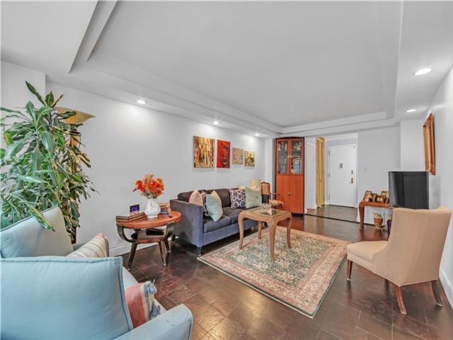  2 BR,  1.00 BTH &nbsp;Co-op style home in Midwood