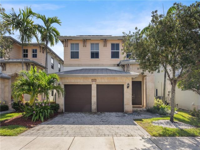  5 BR,  5.00 BTH &nbsp;European style home in Miami