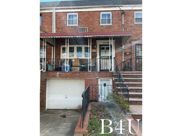  3 BR,  1.50 BTH &nbsp;Townhouse style home in Mill Basin