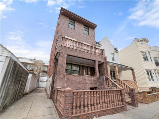 Studio,  0.00 BTH &nbsp;Multi-family style home in Bay Ridge