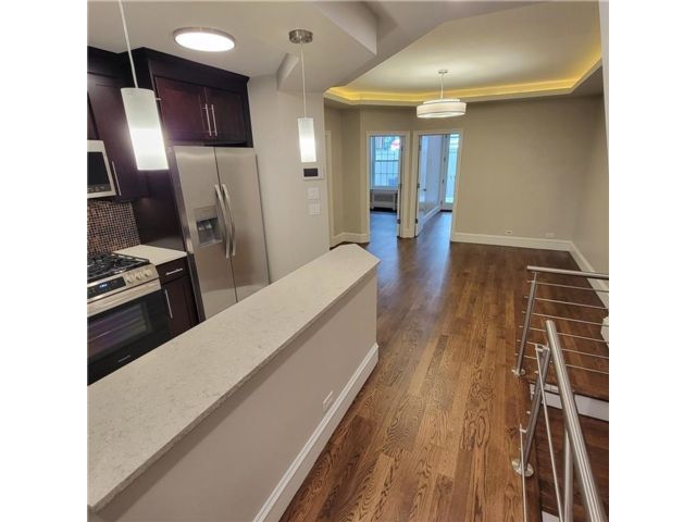  2 BR,  1.00 BTH &nbsp;Multi-family style home in Midwood