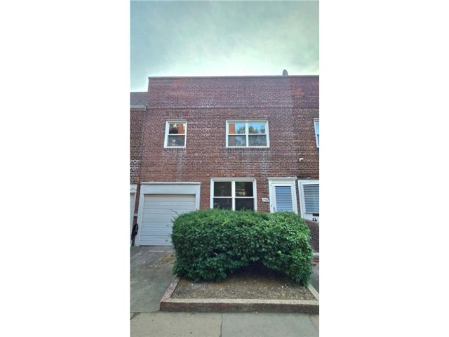  3 BR,  1.00 BTH &nbsp;Single family style home in Midwood