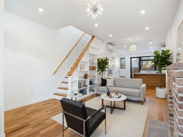 Studio,  3.00 BTH &nbsp;Multi-family style home in Windsor Terrace