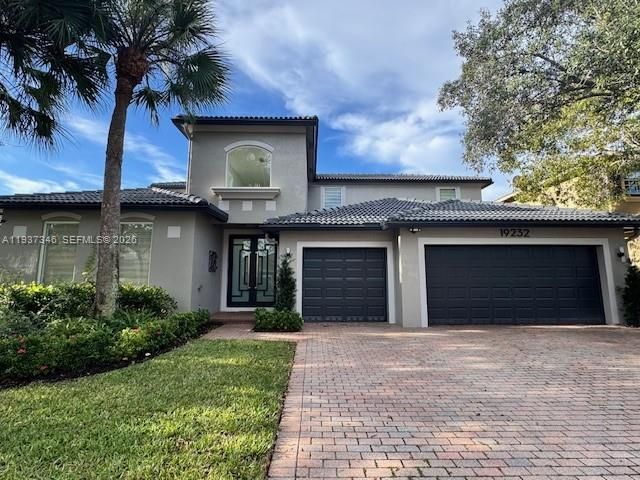  5 BR,  3.50 BTH &nbsp; style home in Weston