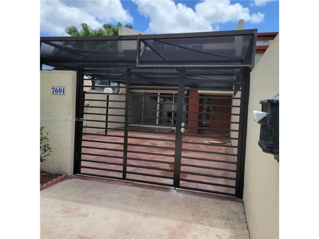  3 BR,  2.50 BTH &nbsp; style home in Miami