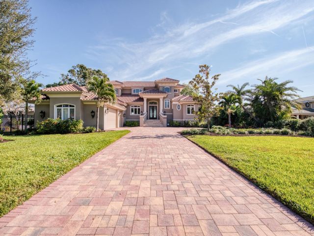  5 BR,  4.50 BTH &nbsp;2 story style home in Saint Petersburg