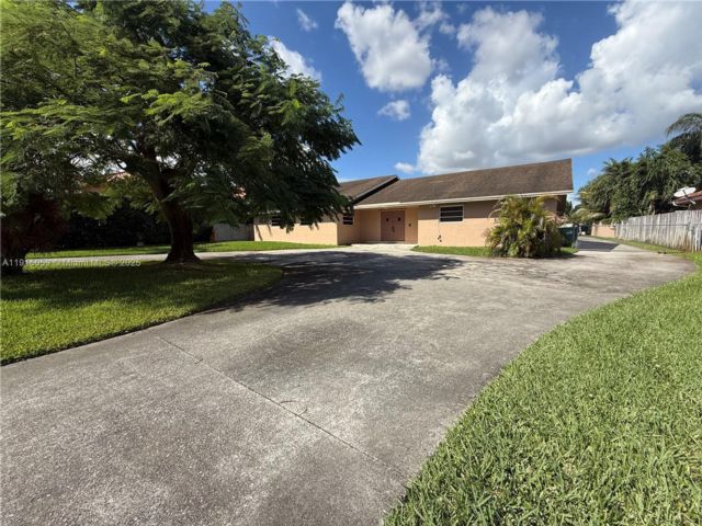  4 BR,  3.00 BTH &nbsp;European style home in Miami