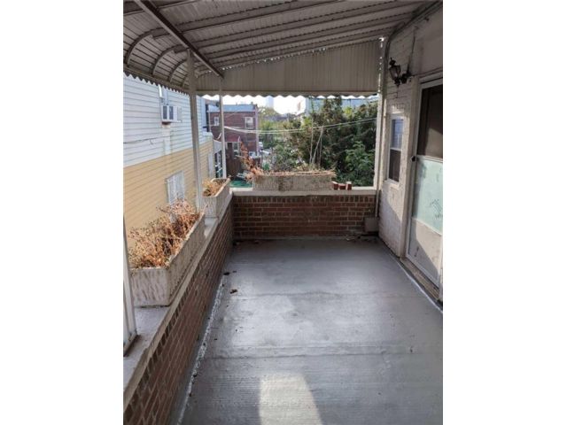  4 BR,  5.00 BTH &nbsp;Other style home in Bensonhurst