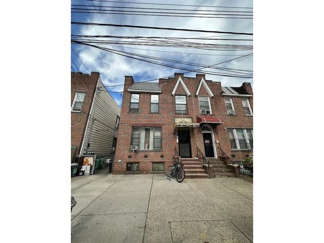  7 BR,  0.00 BTH &nbsp;Multi-family style home in Bensonhurst