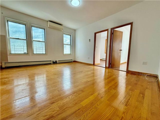  2 BR,  1.00 BTH &nbsp;Multi-family style home in Bensonhurst