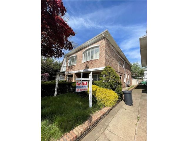 4 BR,  5.00 BTH &nbsp;Single family style home in Midwood