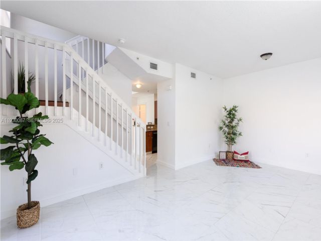  3 BR,  2.50 BTH &nbsp; style home in Hollywood