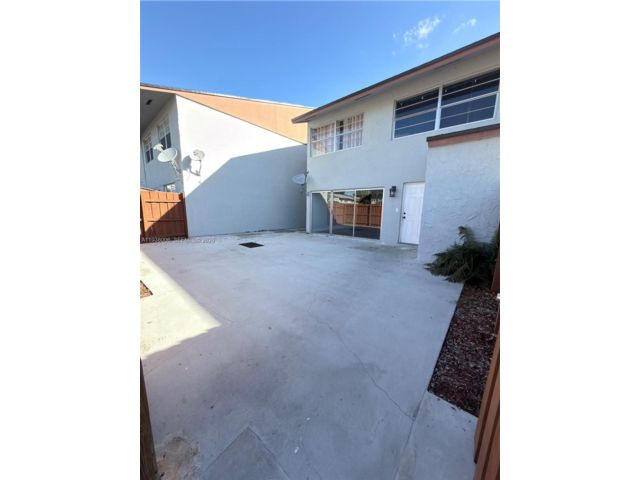  3 BR,  2.50 BTH &nbsp;Townhouse style home in Miami