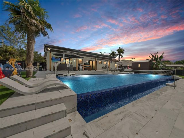  3 BR,  2.00 BTH &nbsp;European style home in Palmetto Bay