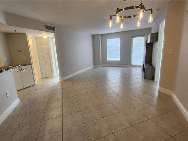  2 BR,  2.00 BTH &nbsp;Condo style home in Miami