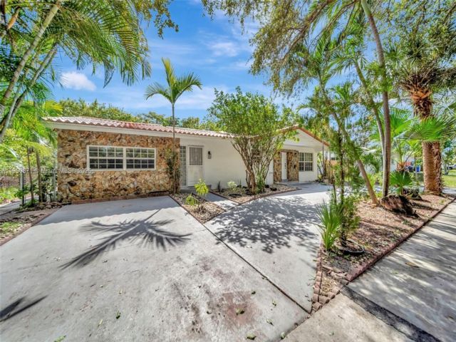  5 BR,  2.00 BTH &nbsp; style home in Miami