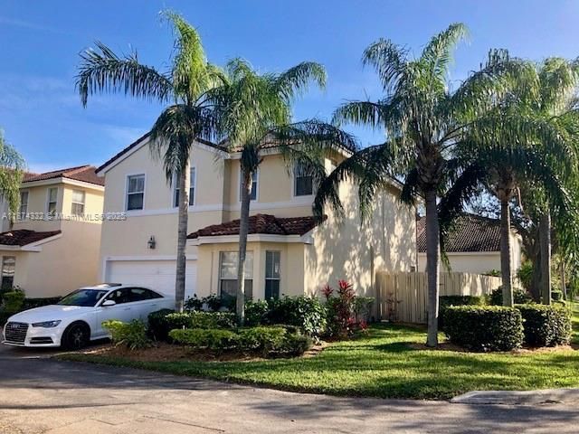  3 BR,  3.00 BTH &nbsp; style home in Hollywood